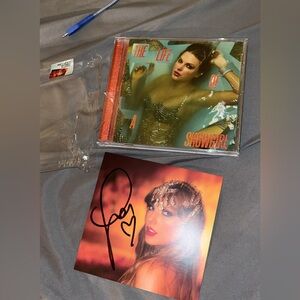 Taylor Swift signed cd